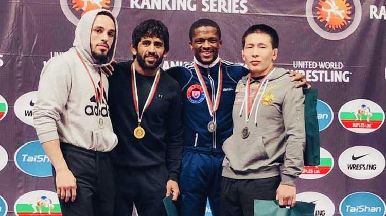 വിജയം അഭിനന്ദന്​ സമർപ്പിച്ച്​ ബജ്​റങ്​ പൂനിയ